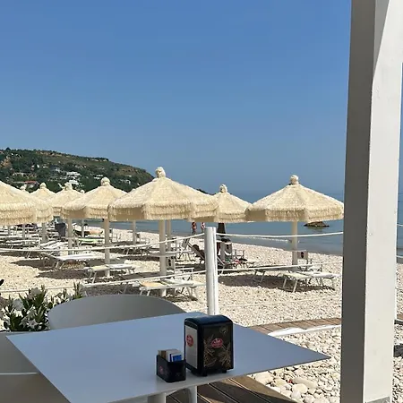 Roby Seahouse Apartment