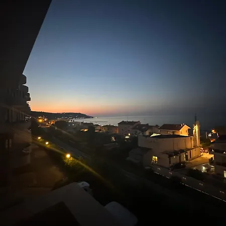 Roby Seahouse Apartment *