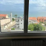 Roby Seahouse Apartment *